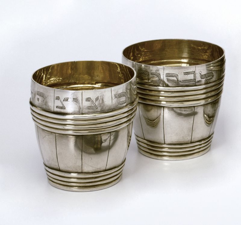 Double beaker for circumcision