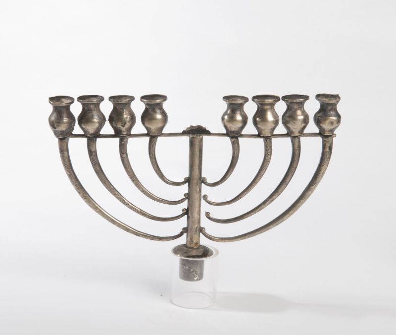 Hanukkah lamp (upper part, designed to be mounted on a stem)