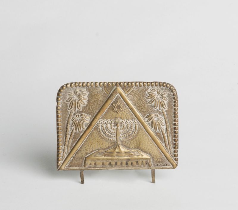 Backplate of a Hanukkah lamp with Hanukkah lamp motif