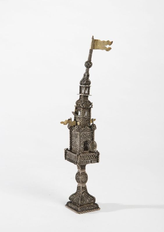 Tower-shaped spicebox