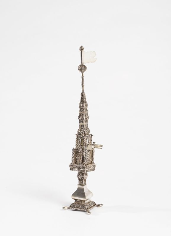Tower-shaped spicebox