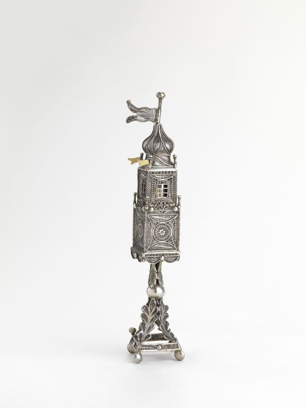 Tower-shaped spicebox