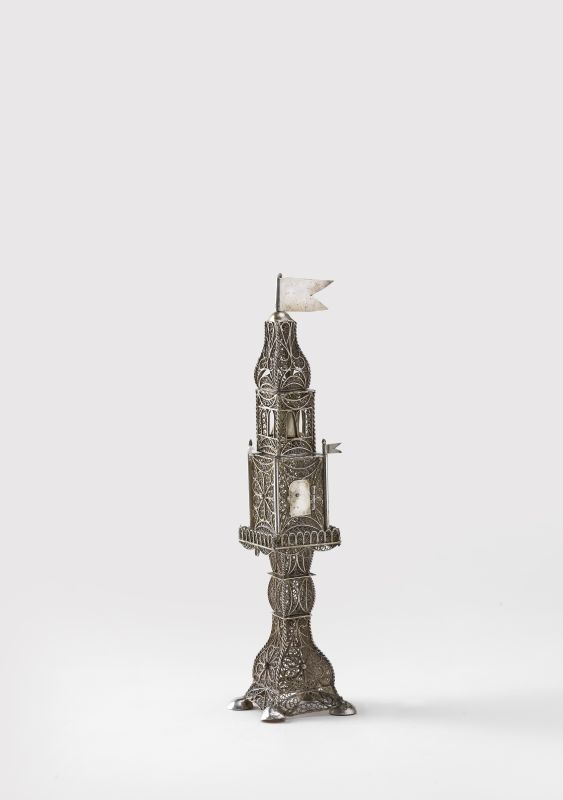 Tower-shaped spicebox