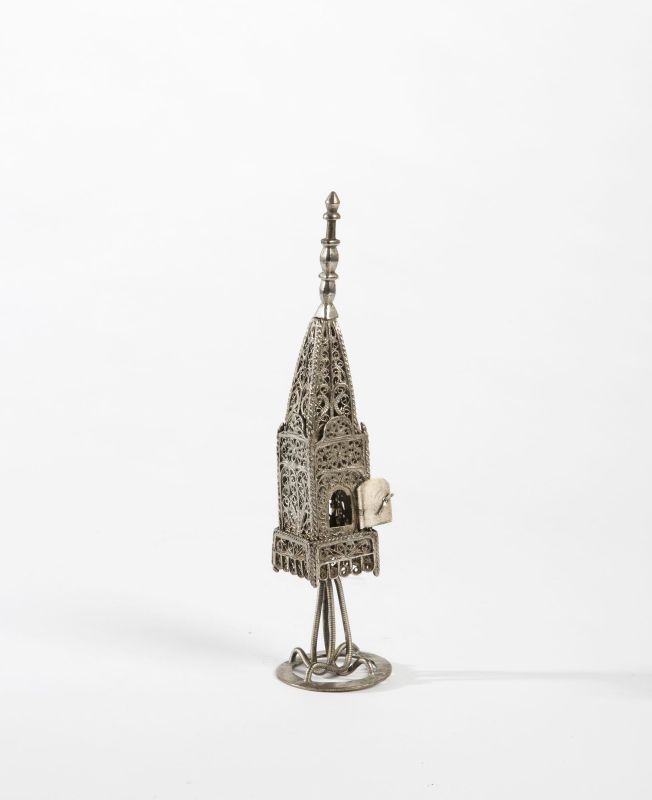 Tower-shaped spicebox