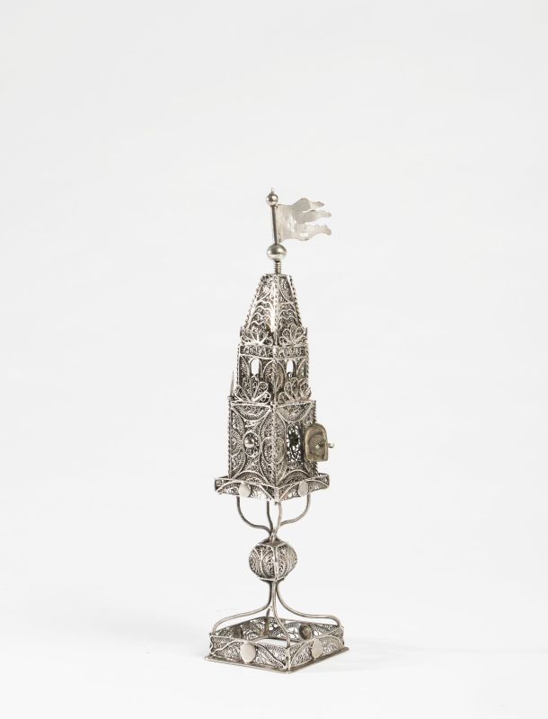 Tower-shaped spicebox