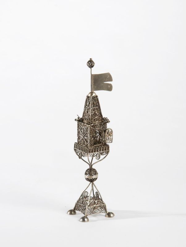 Tower-shaped spicebox