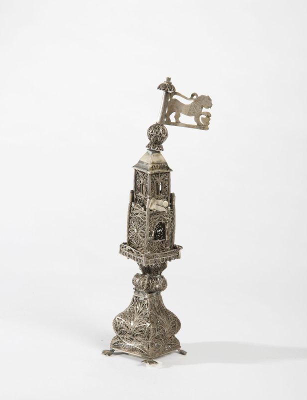 Tower-shaped spicebox