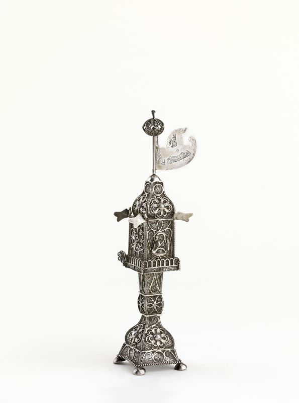 Tower-shaped spicebox
