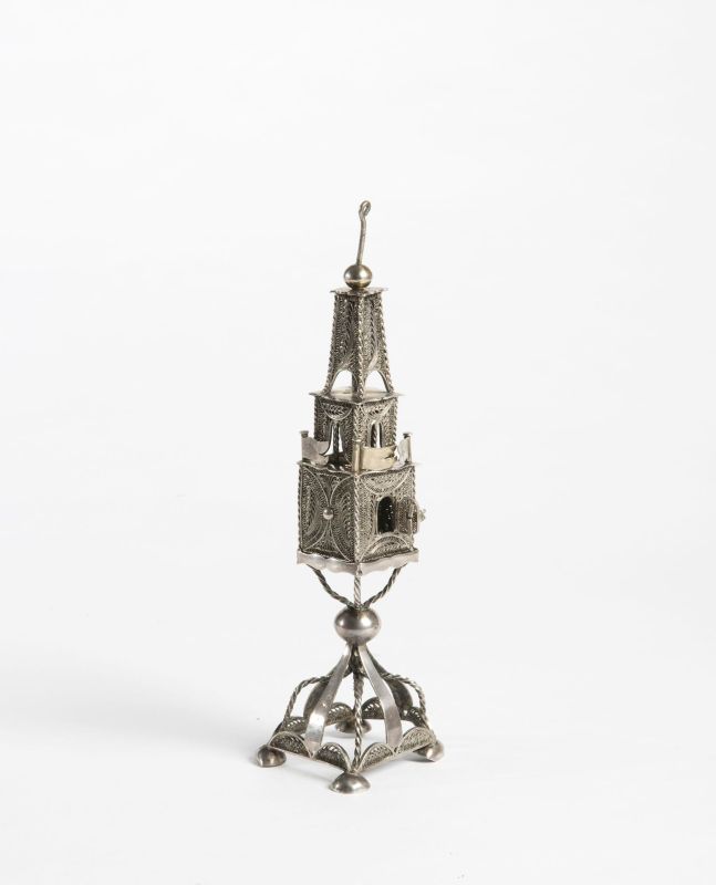 Tower-shaped spicebox