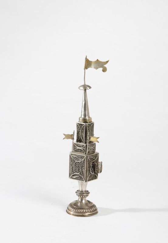 Tower-shaped spicebox