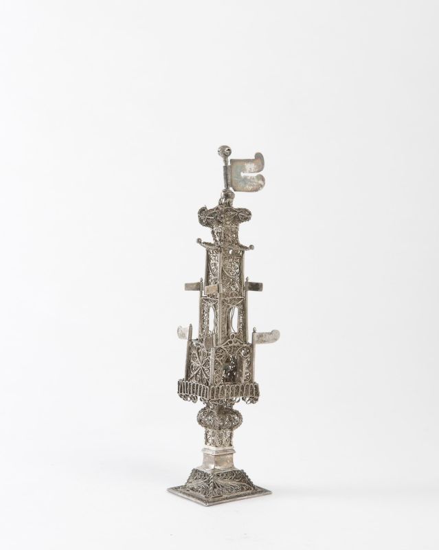 Tower-shaped spicebox
