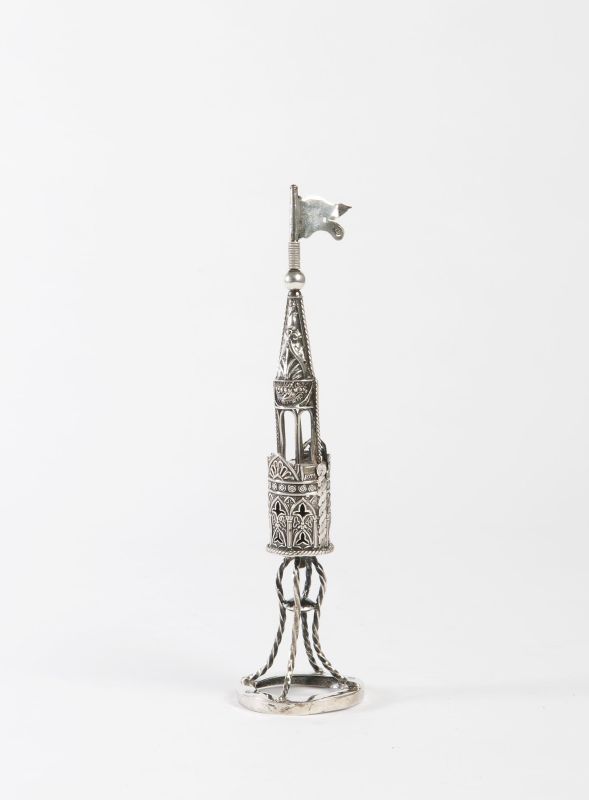 Tower-shaped spicebox