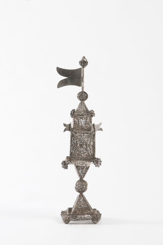 Tower-shaped spicebox