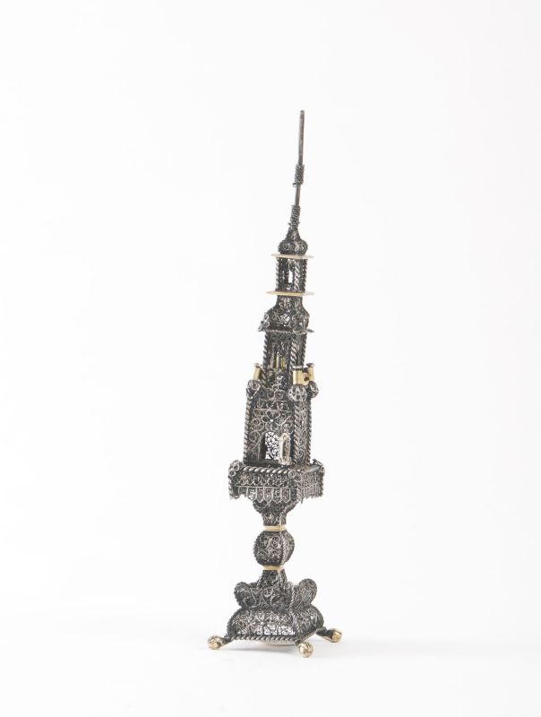 Tower-shaped spicebox