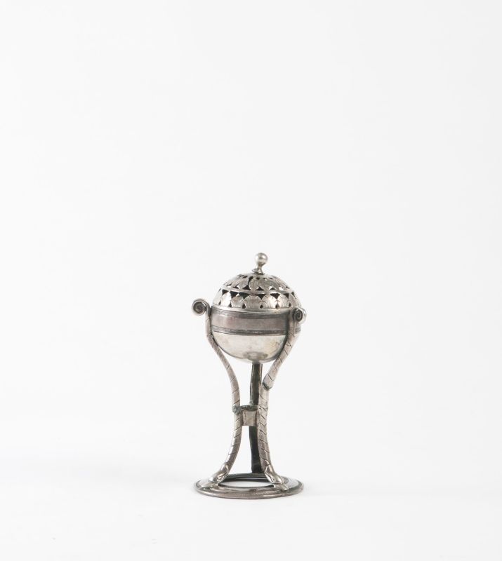 Spherical spicebox on three legs