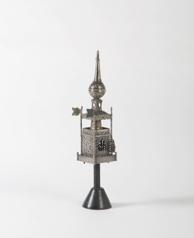 Tower-shaped spicebox decorated with a unicorn