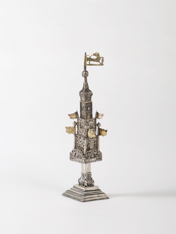 Tower-shaped spicebox