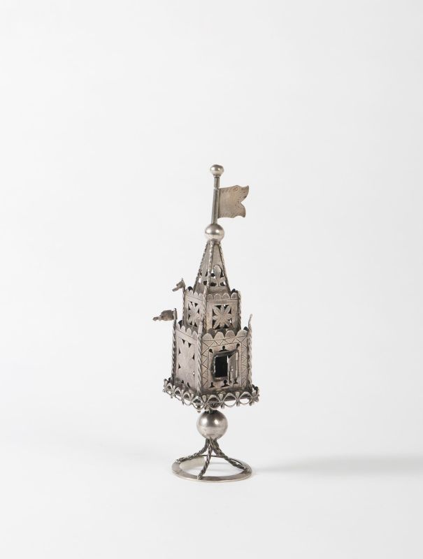 Tower-shaped spicebox