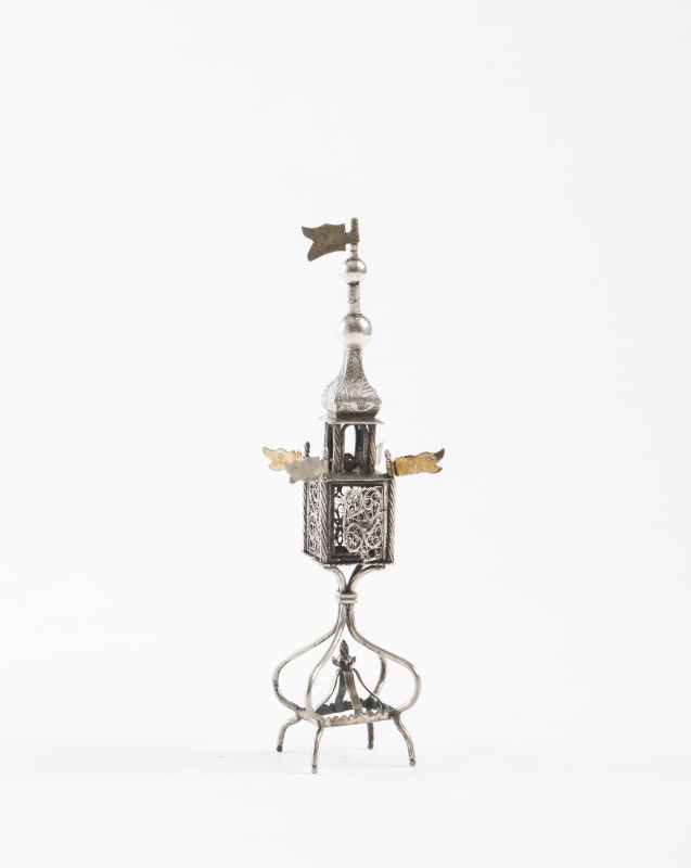 Tower-shaped spicebox