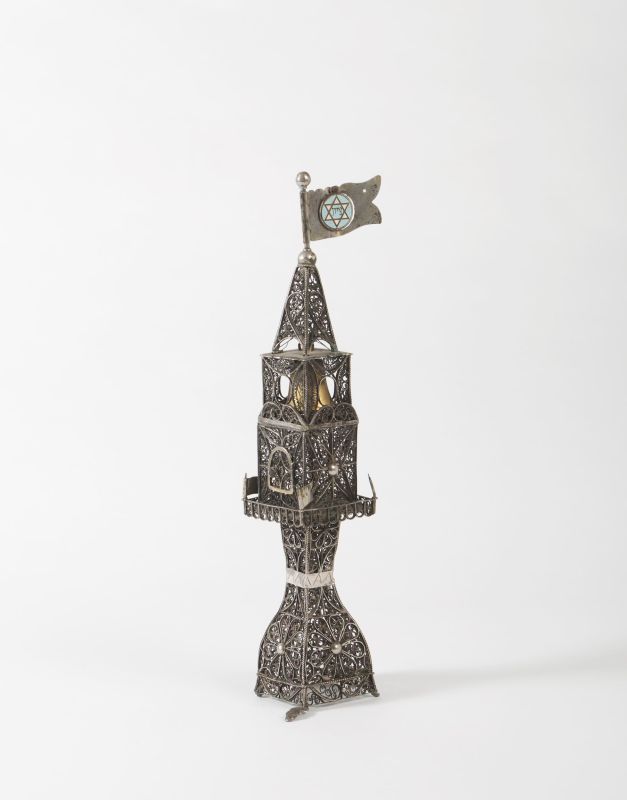 Tower-shaped spicebox
