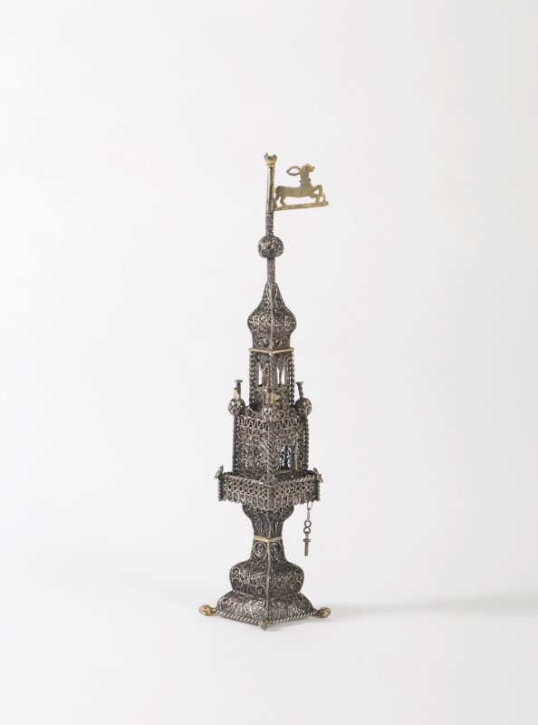 Tower-shaped spicebox