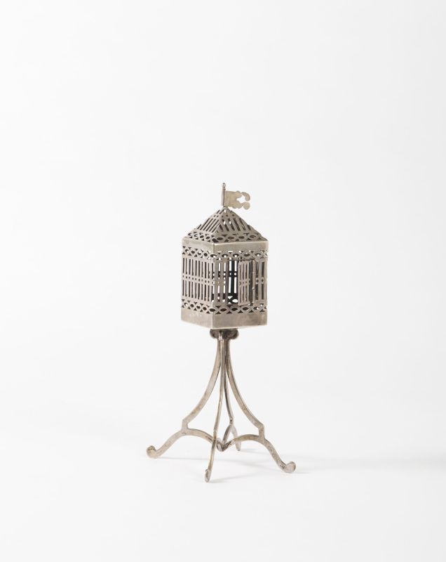 Birdcage-shaped spicebox