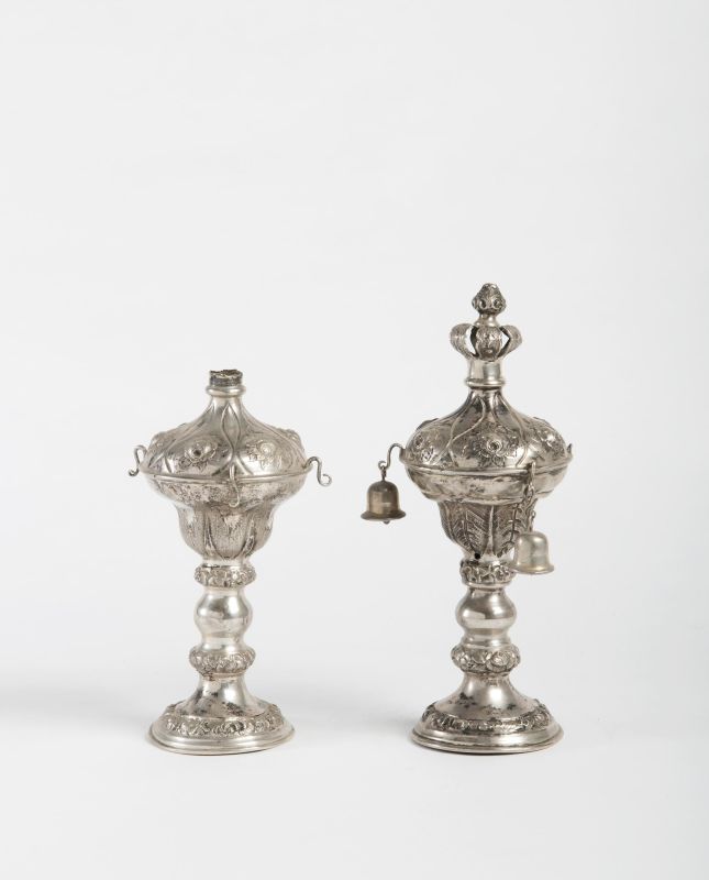 Goblet-shaped Torah finials decorated with roses