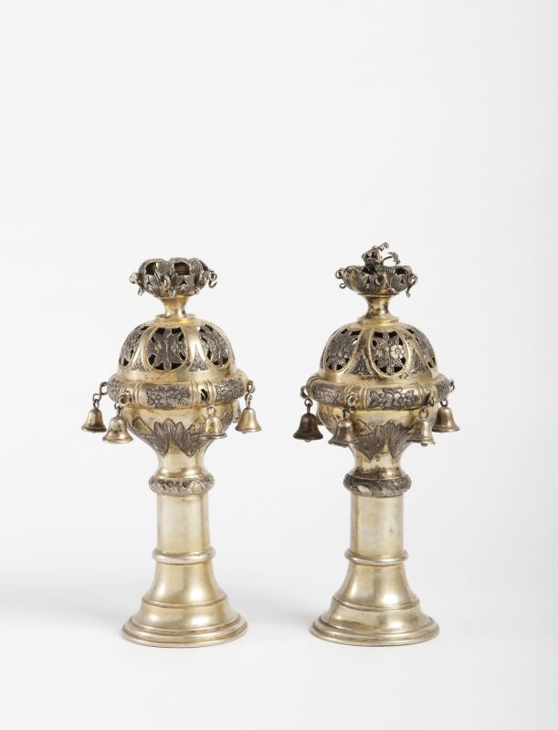 Torah finials with ball-shape design, decorated with flowers and leaves