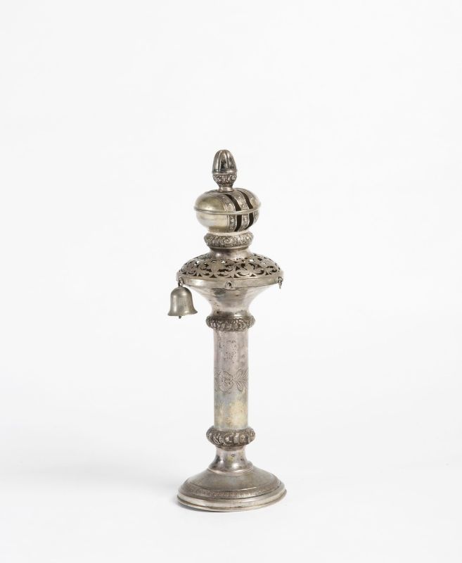 Torah finial decorated with vegetal motifs