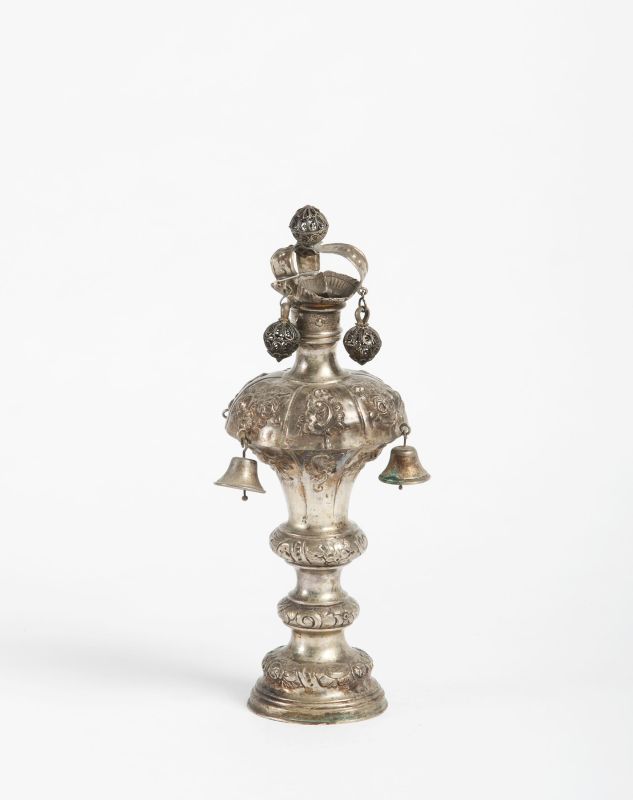 Torah finial decorated with vegetal motifs