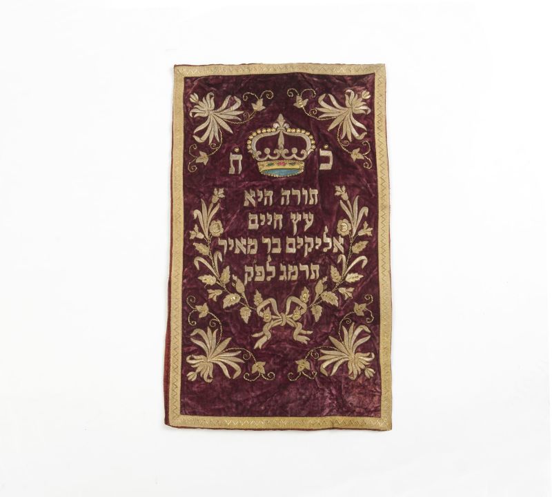 Torah mantle