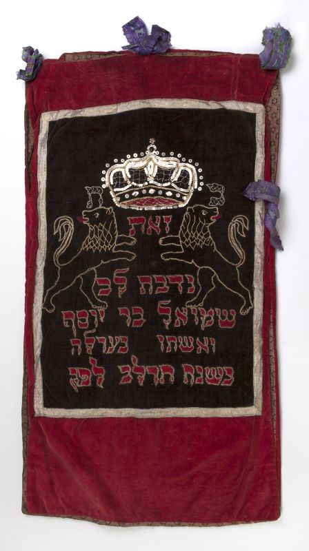 Torah mantle