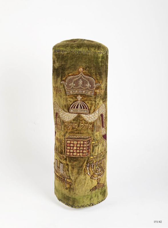 Torah mantle