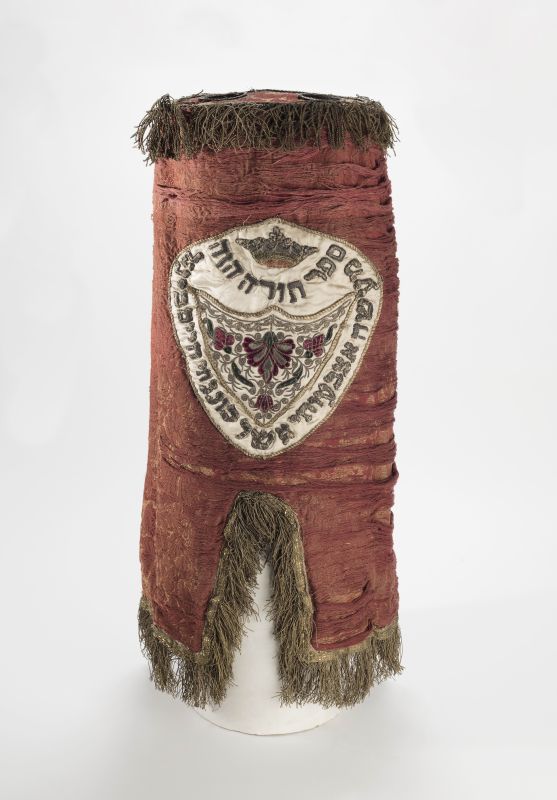 Torah mantle