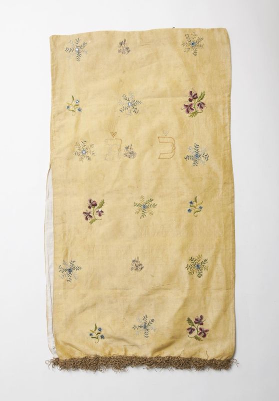 Torah mantle