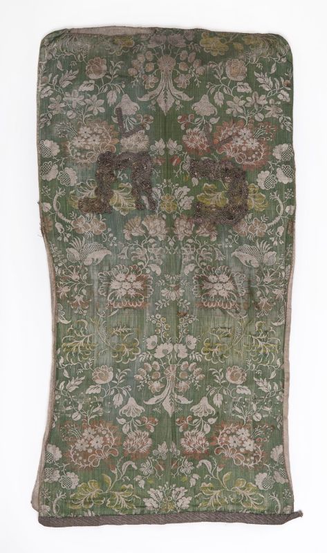 Torah mantle