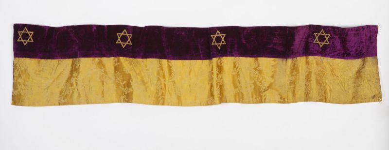 Torah valance