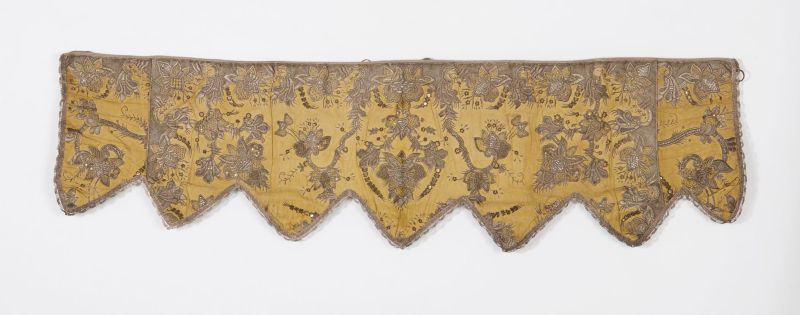 Torah valance