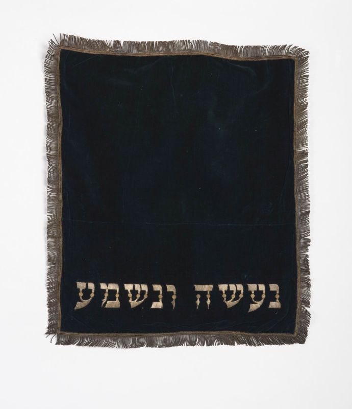Cloth for cantor's stand