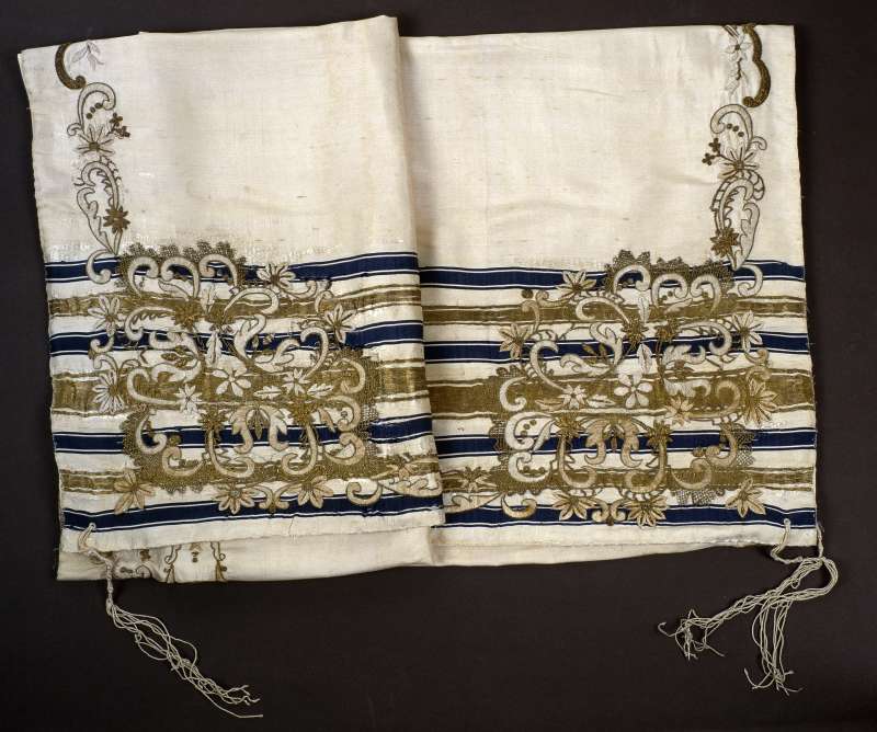 Prayer shawl (<i>tallit</i>)