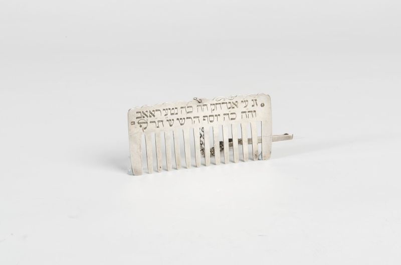 Mortuary comb with dedicatory inscription
