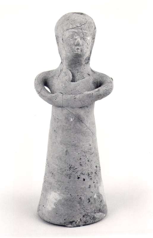 Figurine of woman bringing offering