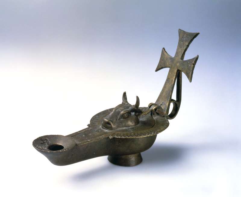 Oil lamp decorated with a cross and bull’s head