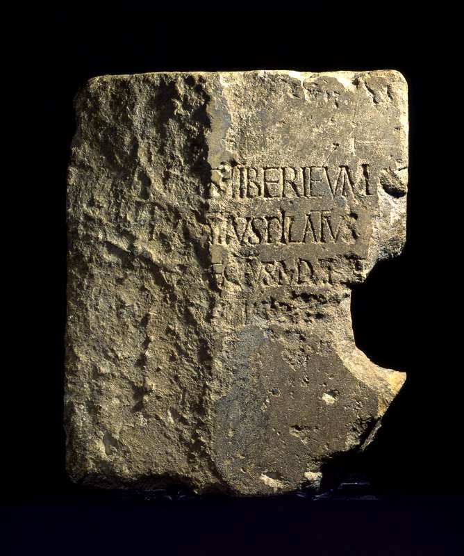 כתובת הקדשה לטינית הנושאת את שמו של פונטיוס פילטוס נציב יהודה