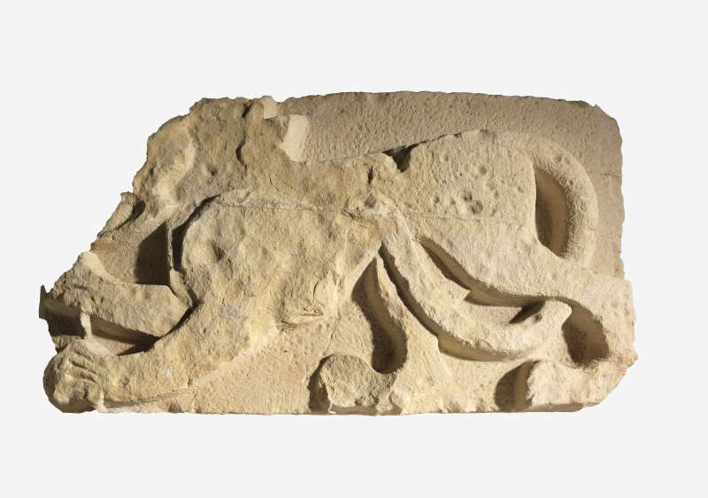 Lintel bearing a leopard relief