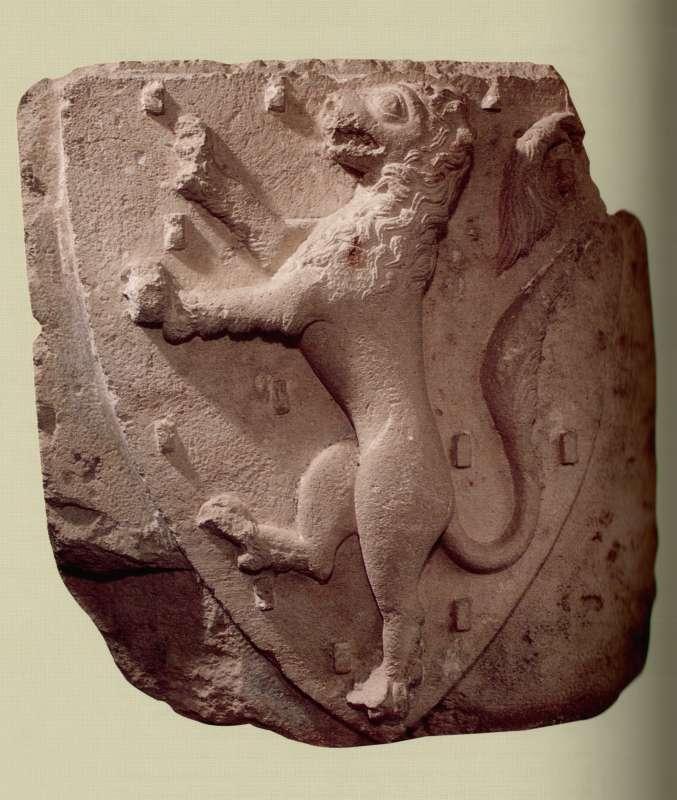 תבליט אריה זקוף, סמלה ההרלדי של משפחת לוזיניאן, מלכי קפריסין וירושלים