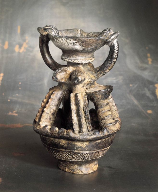 Gynomorphic ritual vessel