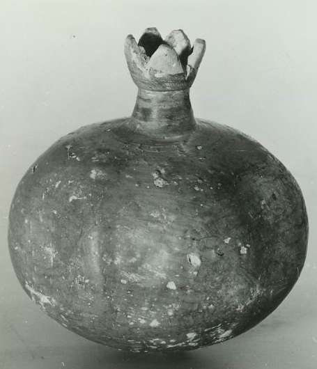 Pomegranate-shaped vessel