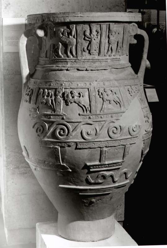 Relief <i>amphora</i> decorated with a winged <i>Potnia Theron</i> (Mistress of Beasts) flanked by two Eastern-style sphinxes