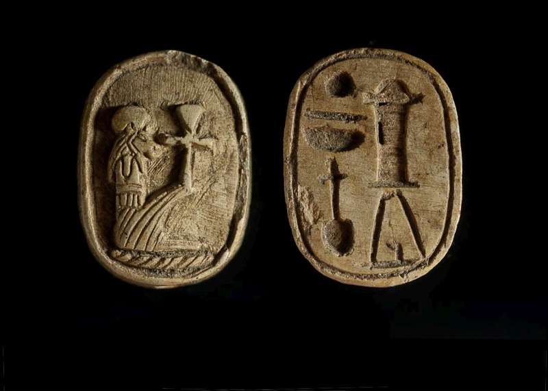 Design amulet depicting the feline-headed figure of Bastet on one side, and the inscription: 